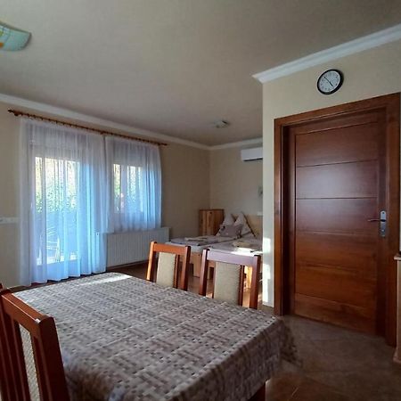 Nefelejcs Fagyizó és Apartmanház Kistolmacs Esterno foto