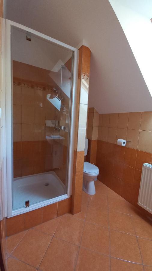 Nefelejcs Fagyizó és Apartmanház Kistolmacs Esterno foto