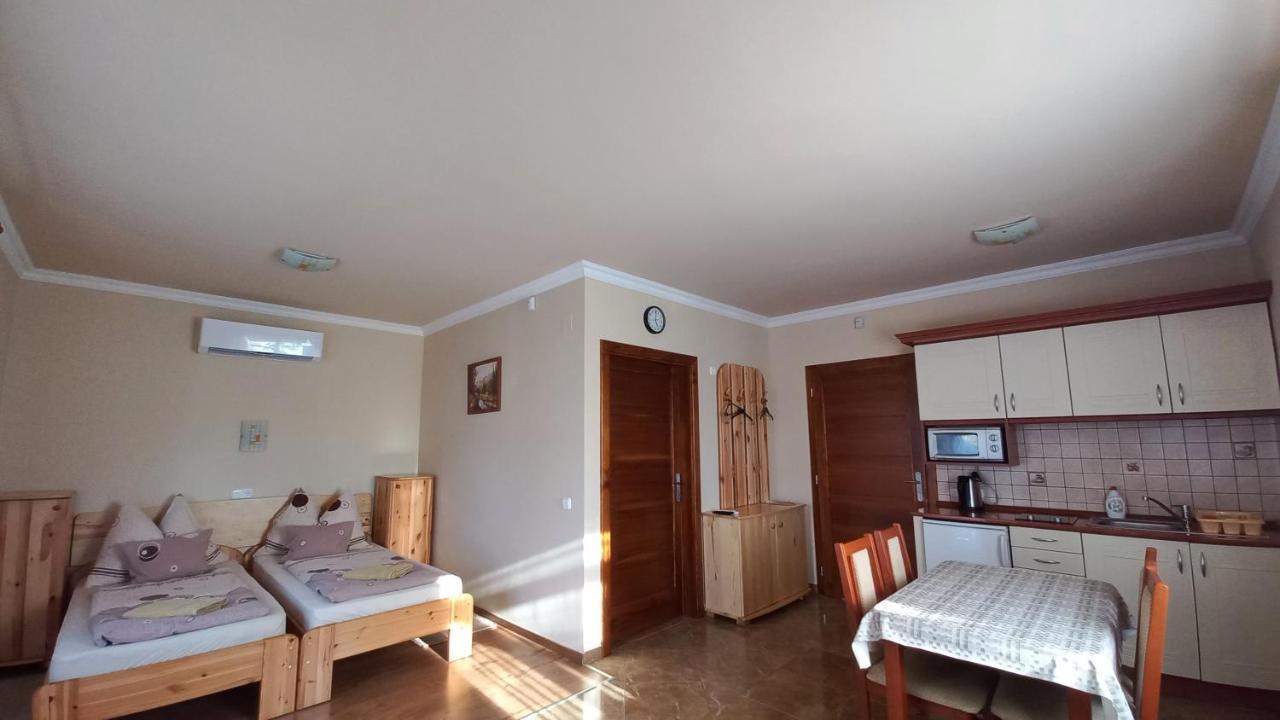 Nefelejcs Fagyizó és Apartmanház Kistolmacs Esterno foto