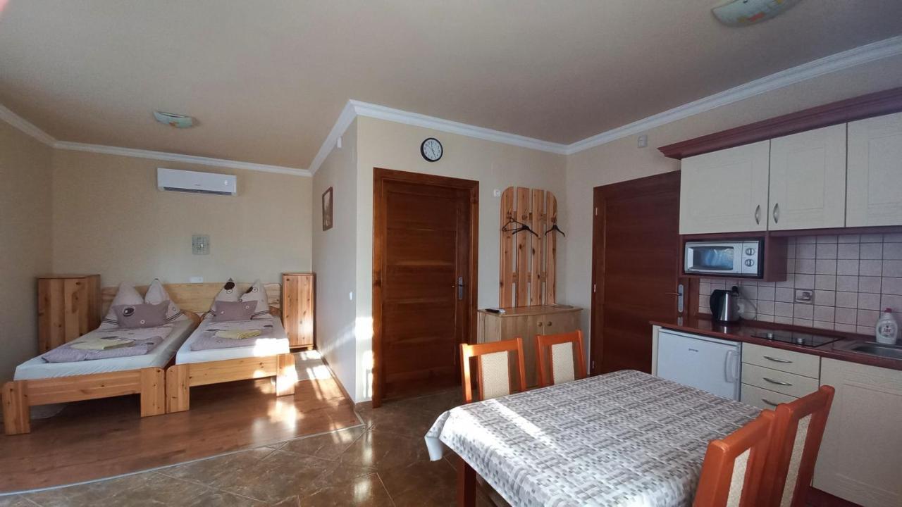 Nefelejcs Fagyizó és Apartmanház Kistolmacs Esterno foto