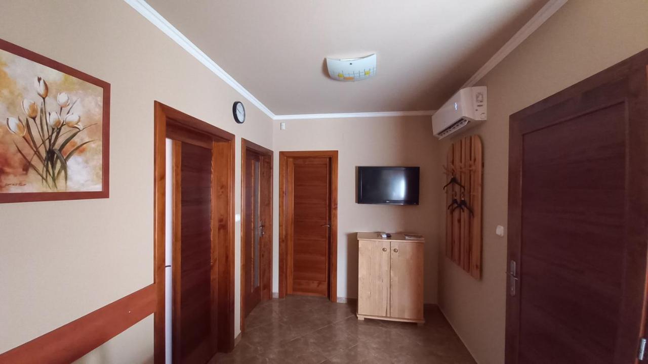 Nefelejcs Fagyizó és Apartmanház Kistolmacs Esterno foto