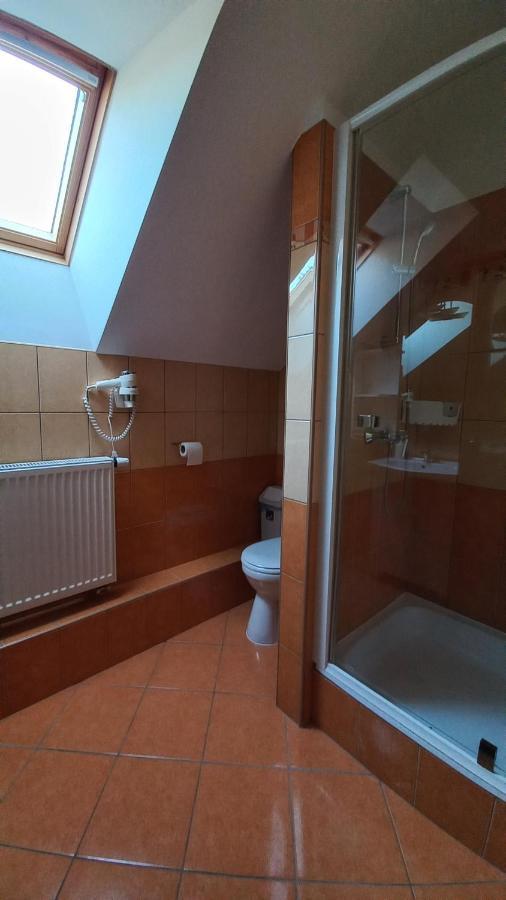 Nefelejcs Fagyizó és Apartmanház Kistolmacs Esterno foto