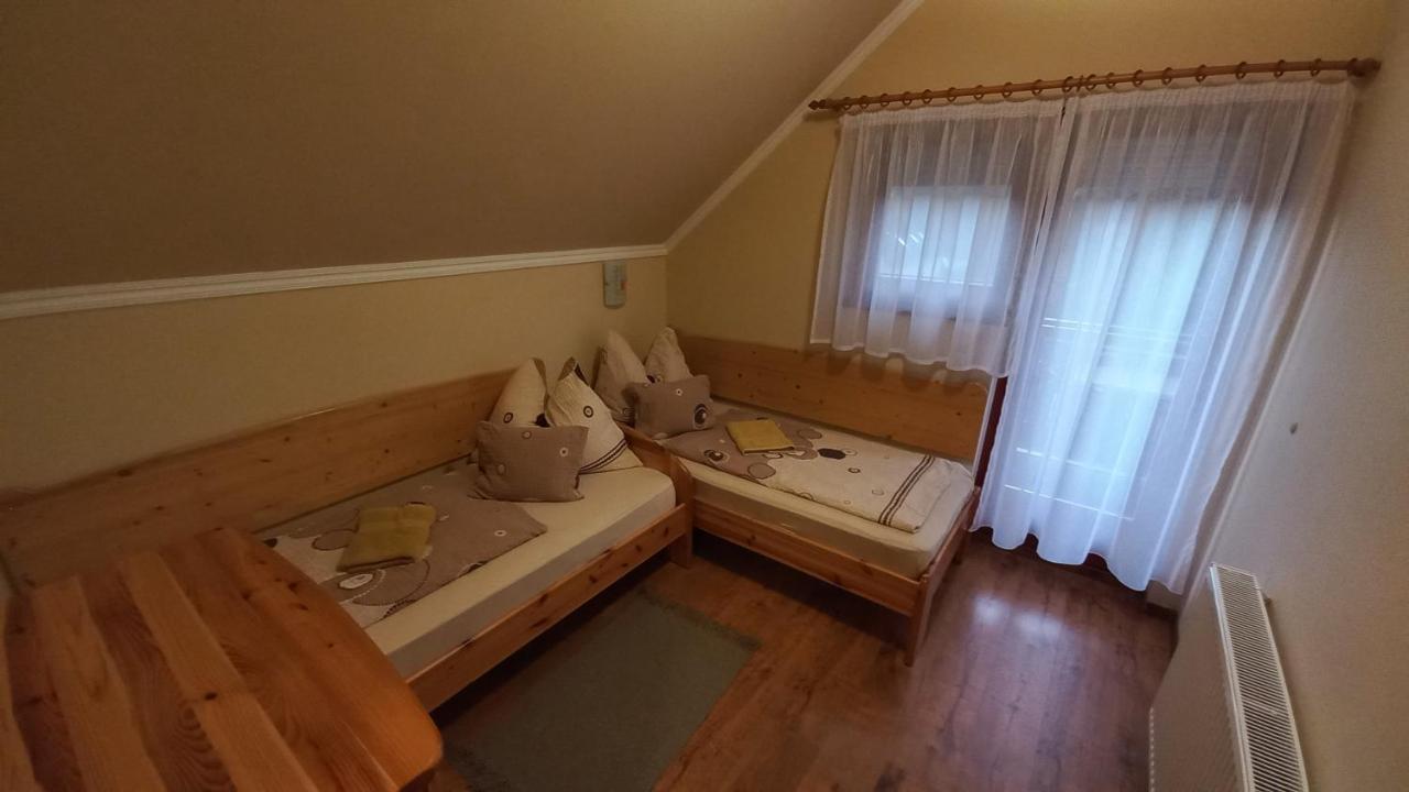 Nefelejcs Fagyizó és Apartmanház Kistolmacs Esterno foto