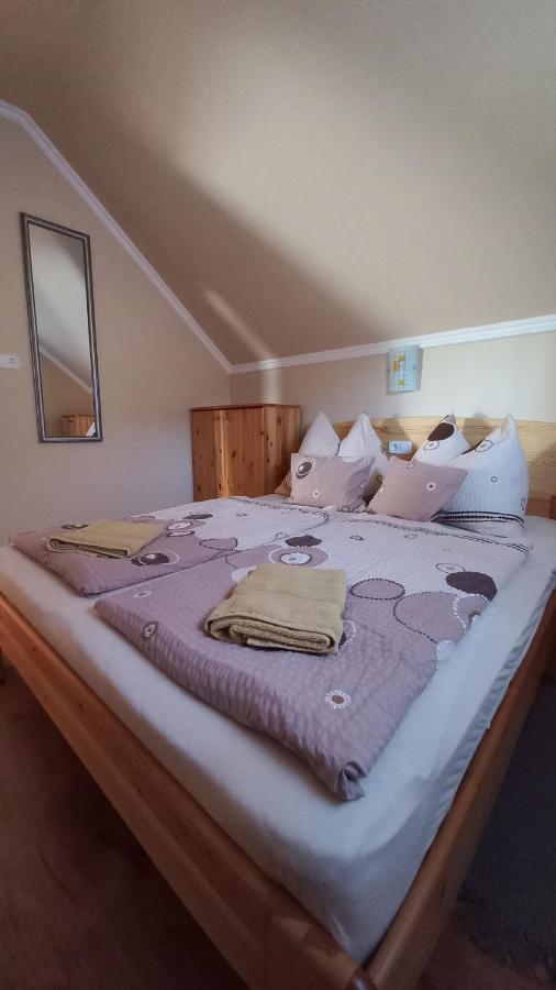 Nefelejcs Fagyizó és Apartmanház Kistolmacs Esterno foto