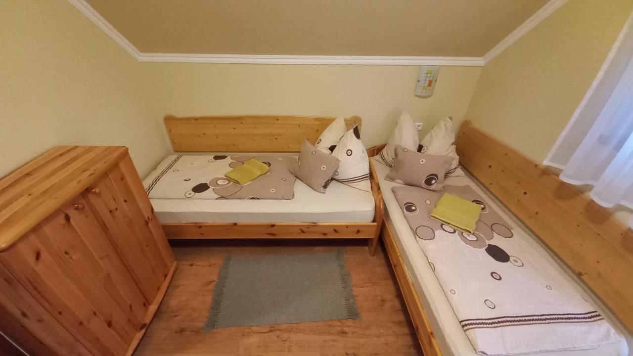 Nefelejcs Fagyizó és Apartmanház Kistolmacs Esterno foto