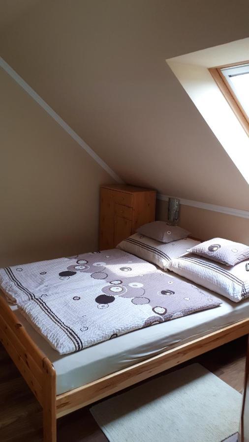Nefelejcs Fagyizó és Apartmanház Kistolmacs Esterno foto