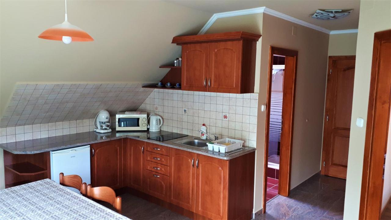 Nefelejcs Fagyizó és Apartmanház Kistolmacs Esterno foto