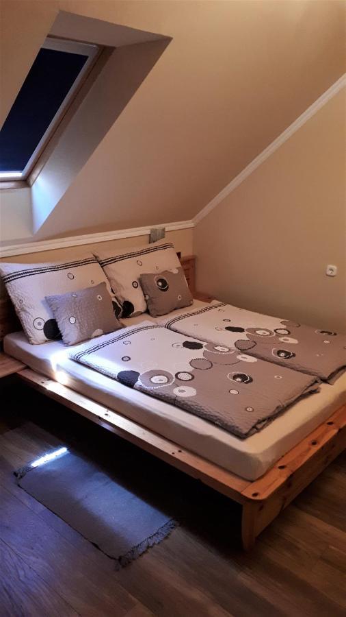Nefelejcs Fagyizó és Apartmanház Kistolmacs Esterno foto