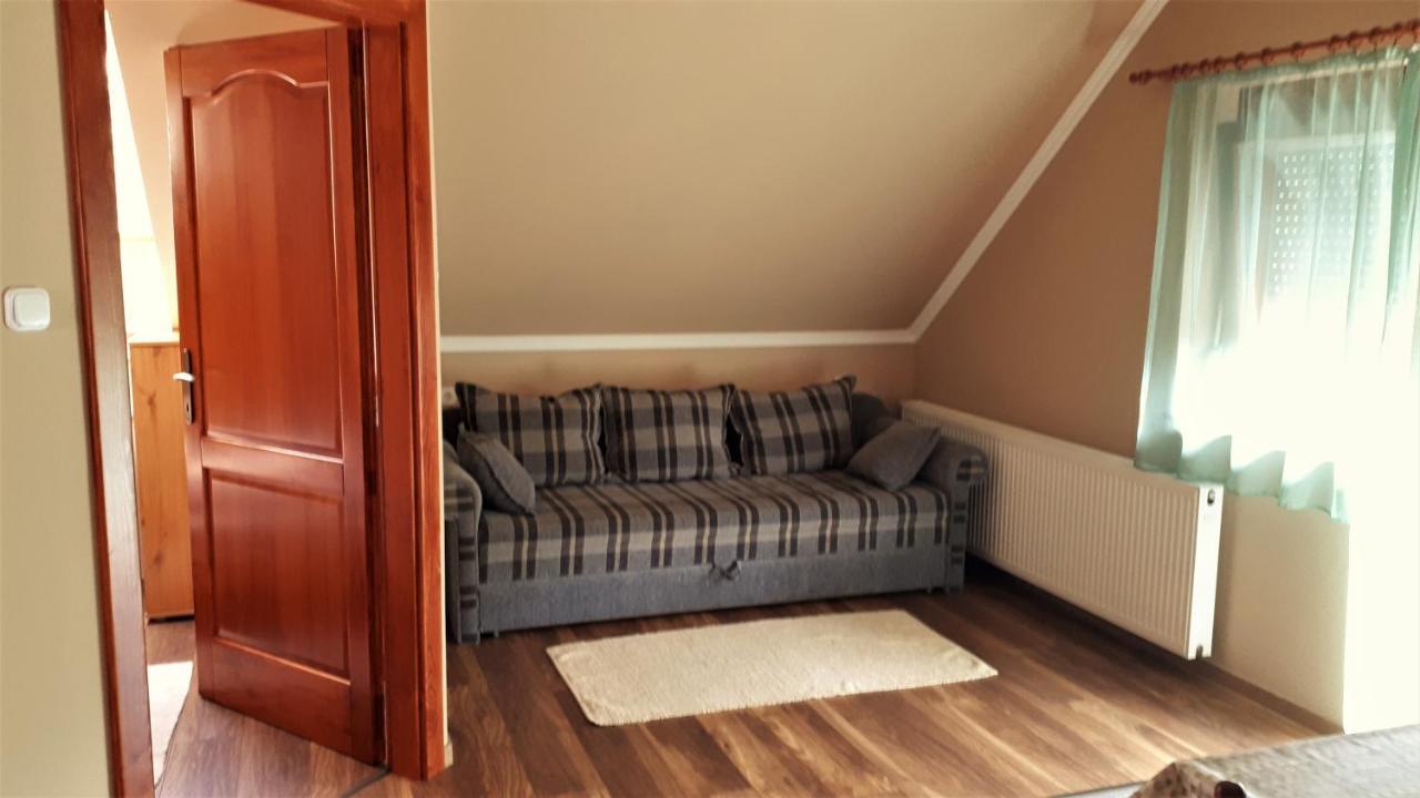 Nefelejcs Fagyizó és Apartmanház Kistolmacs Esterno foto