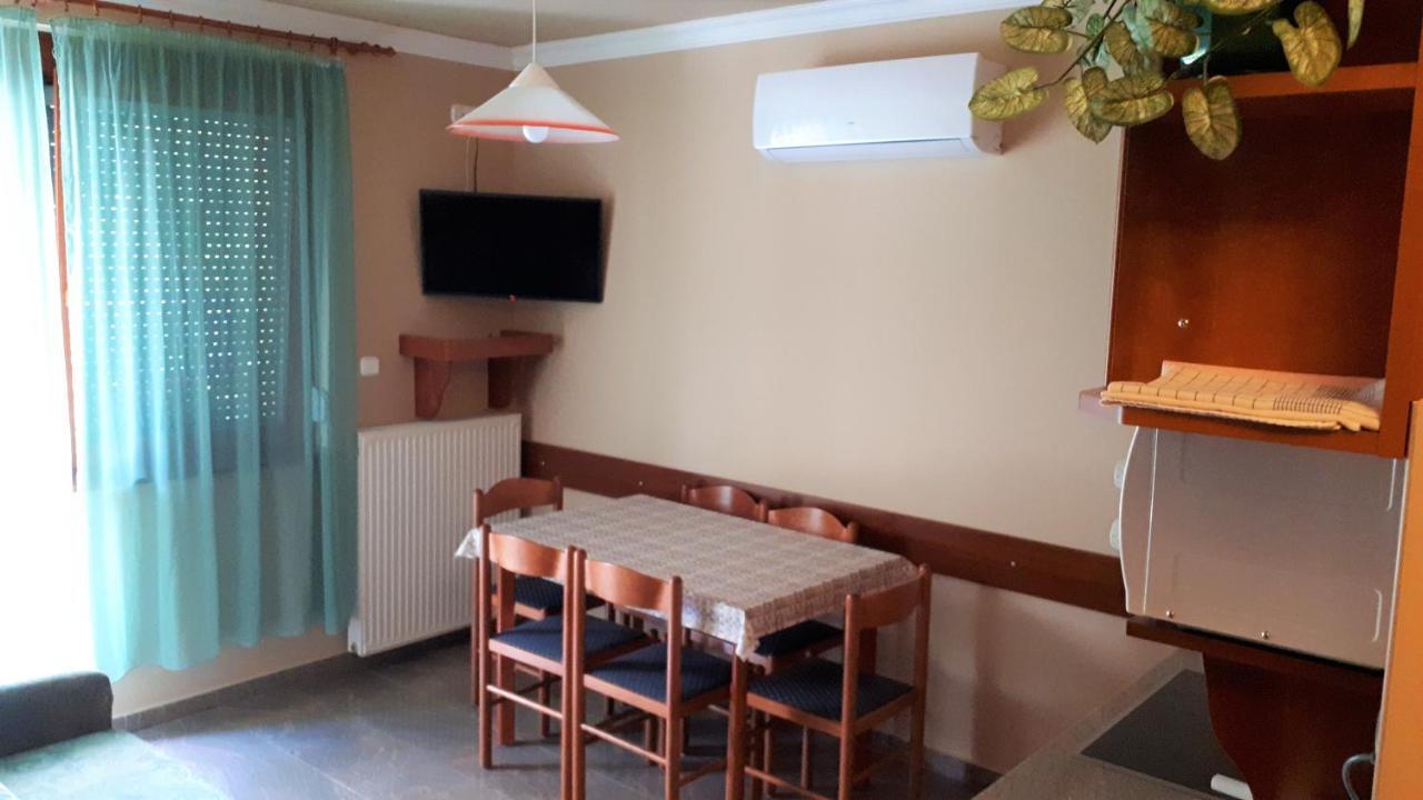 Nefelejcs Fagyizó és Apartmanház Kistolmacs Esterno foto
