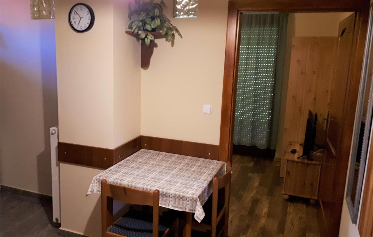 Nefelejcs Fagyizó és Apartmanház Kistolmacs Esterno foto