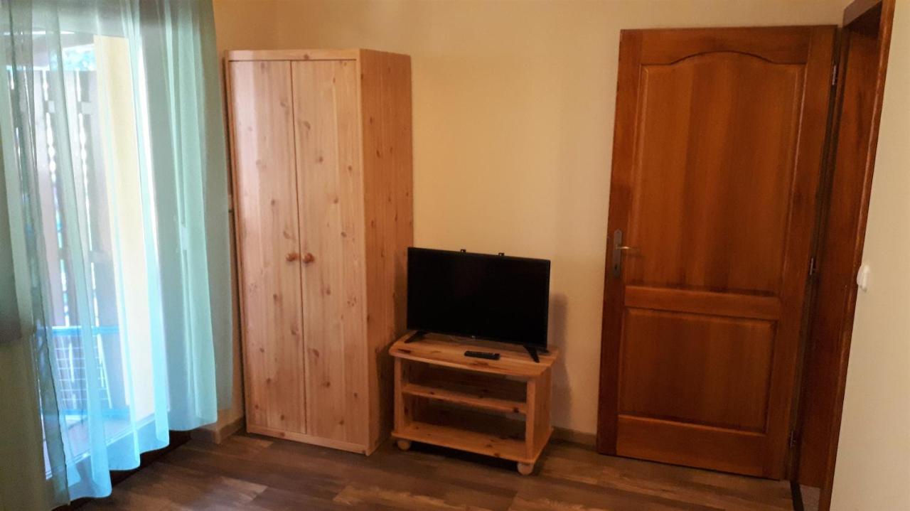 Nefelejcs Fagyizó és Apartmanház Kistolmacs Esterno foto